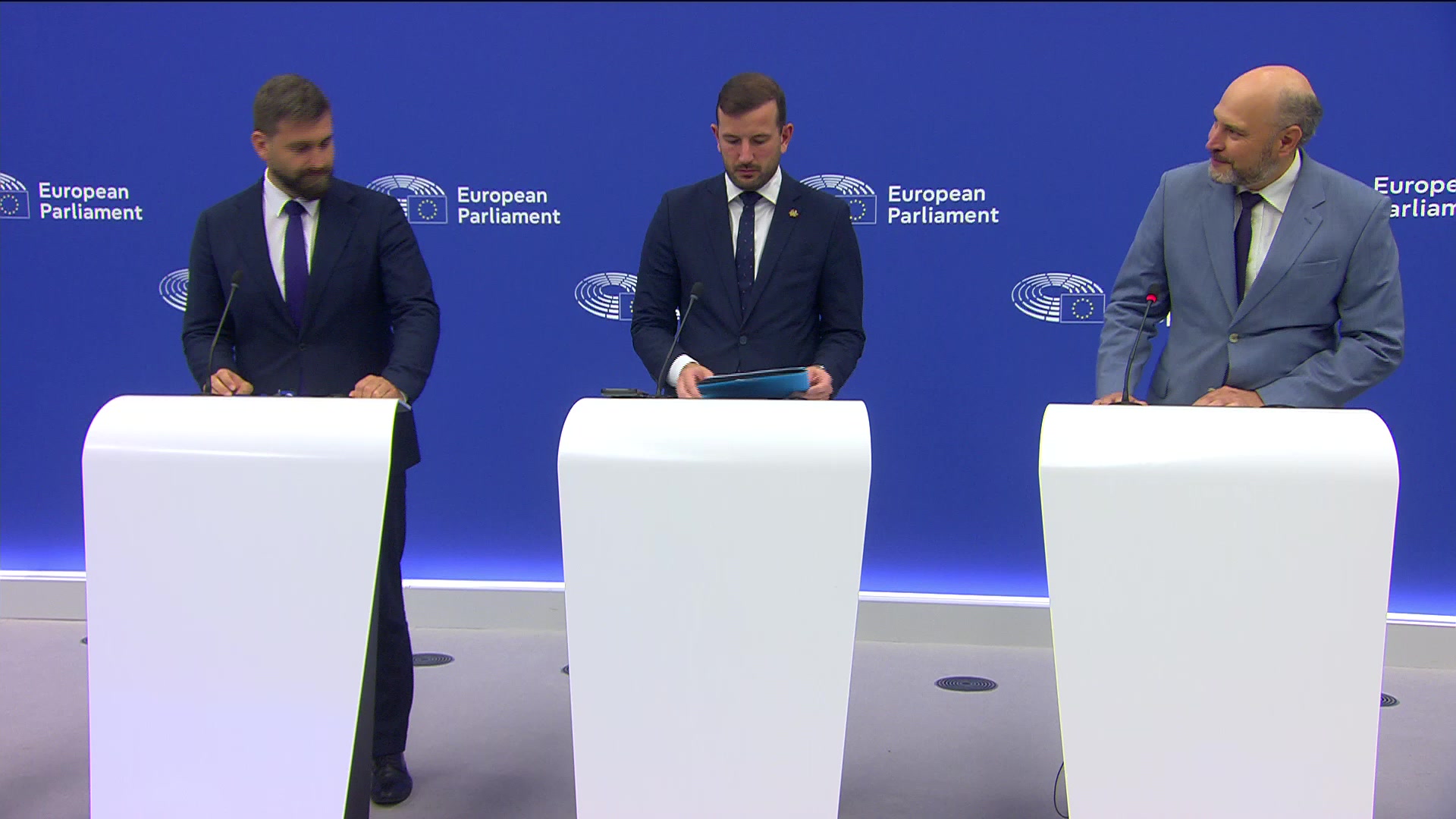 Press Conference by Andrey NOVAKOV (EPP, BG), rapporteur and Virginijus SINKEVIČIUS (Greens / EFA, LT), vice-chair of the TRAN Committee on Air passenger’s rights